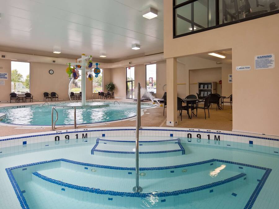 Una piscina cubierta