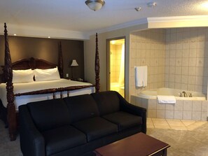 Standard Room, 1 King Bed, Non Smoking, Hot Tub (Oversized Room;with Sofabed) | 1 bedroom, premium bedding, in-room safe, desk