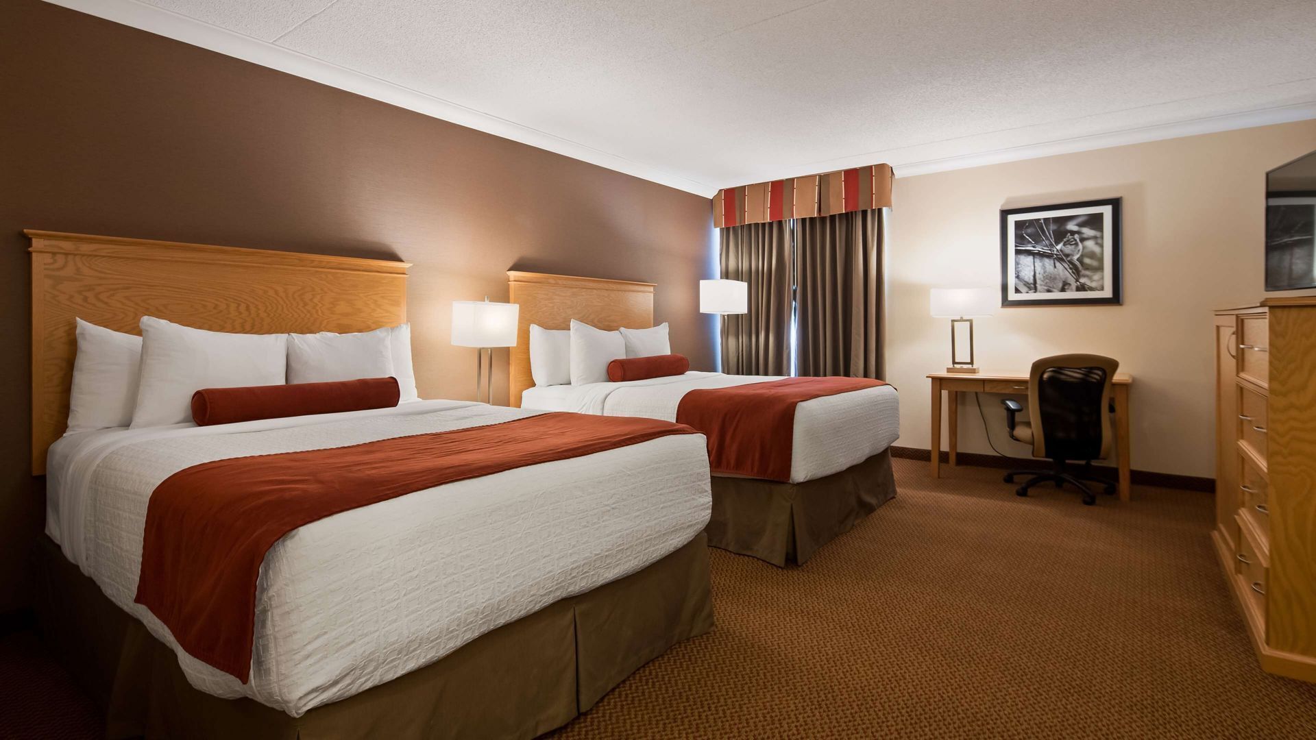 Premium bedding, in-room safe, desk, laptop workspace