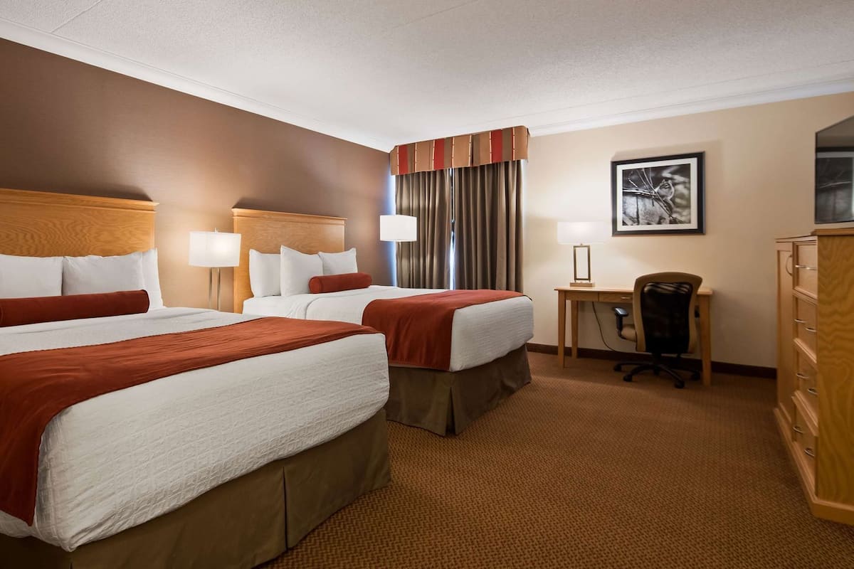 Premium bedding, in-room safe, desk, laptop workspace