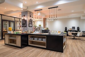 Dagelijks ontbijtbuffet (EUR 18 per persoon)