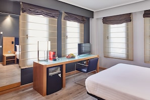 Junior Suite | Down duvets, minibar, in-room safe, desk