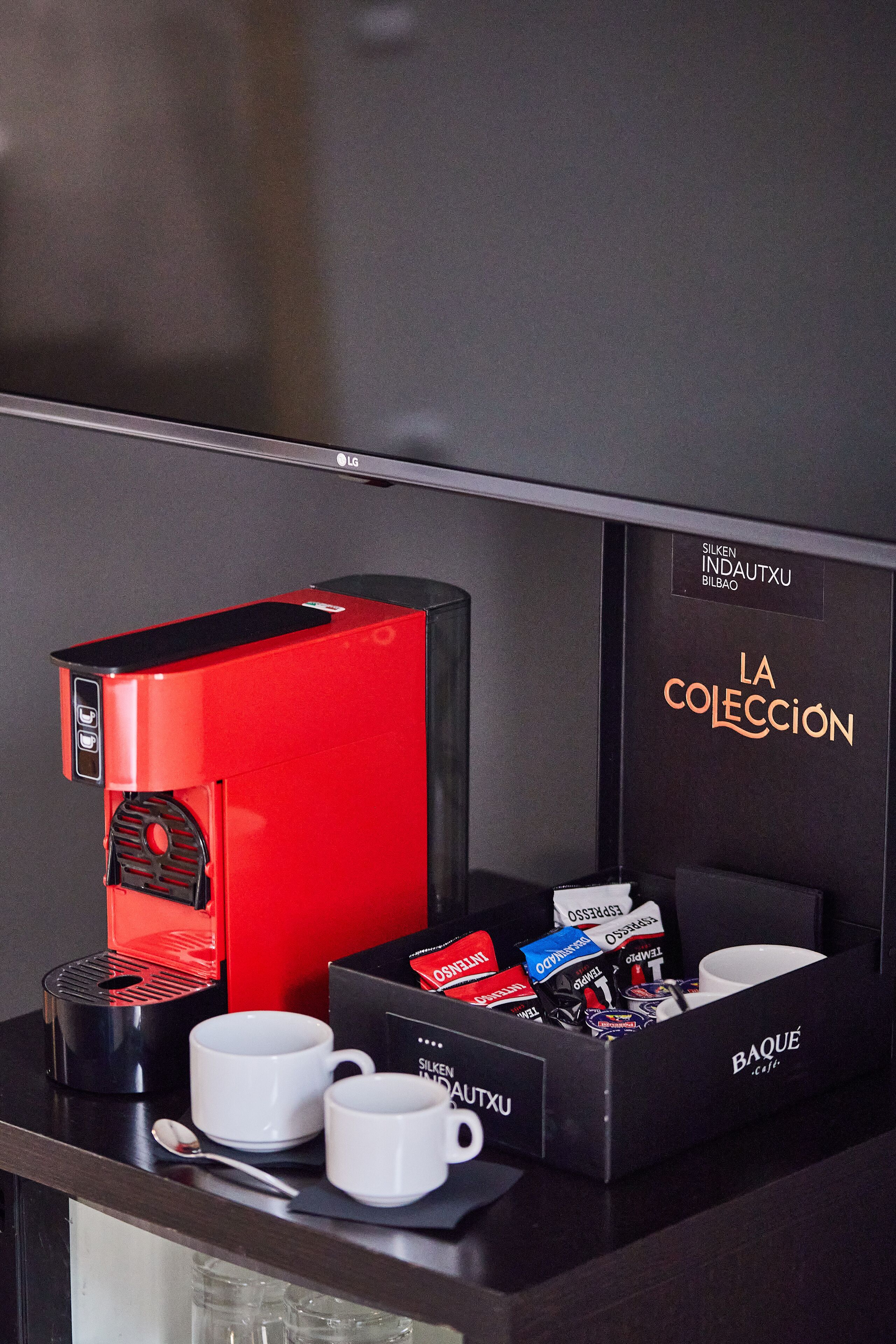 suite, terrace | capsule