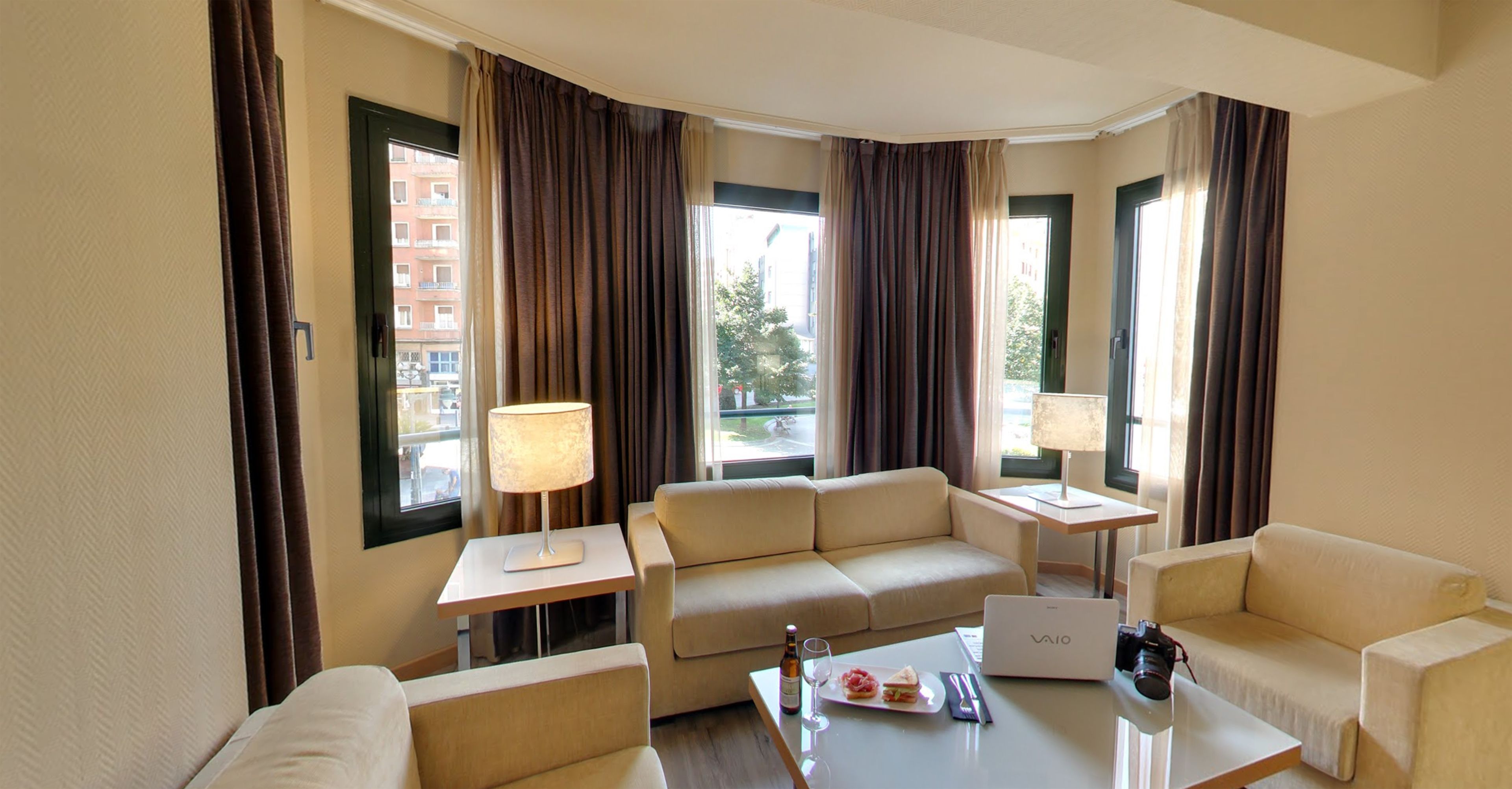 junior suite | down duvets, minibar, in-room safe, desk