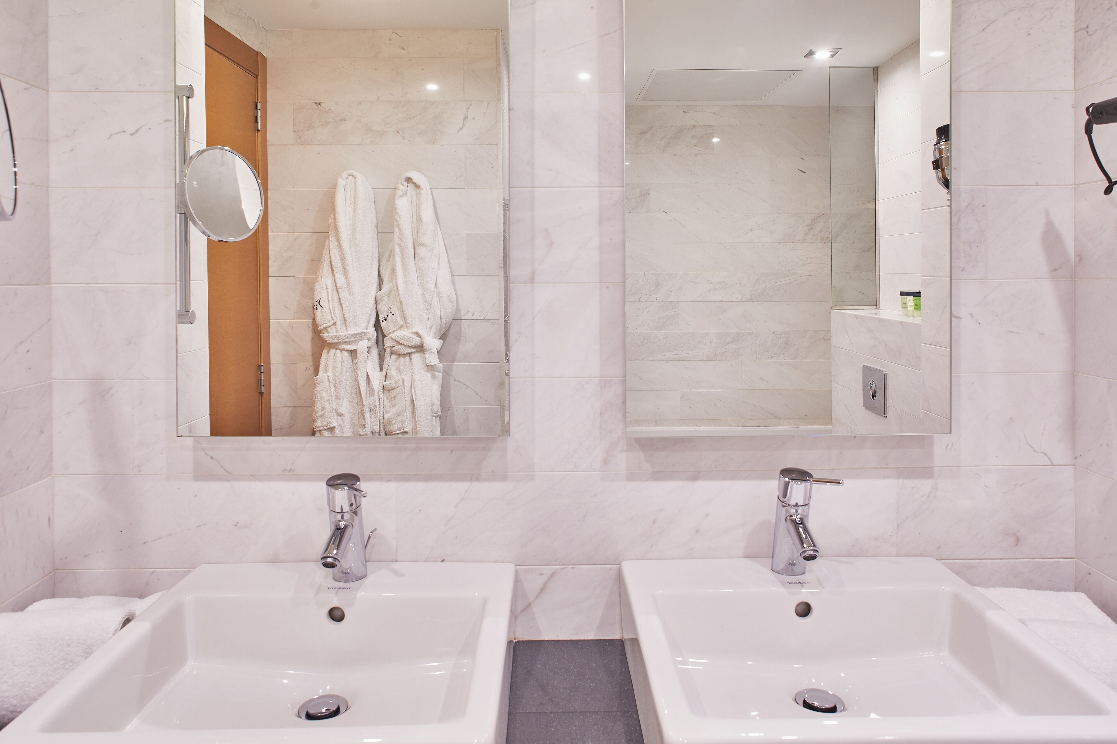 suite, terrace | bathroom | designer toiletries, hair dryer, bidet, towels