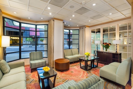 Lobby sitting area. Handlery Union Square Hotel