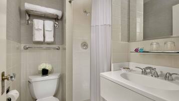 Combined shower/tub, designer toiletries, hair dryer, towels