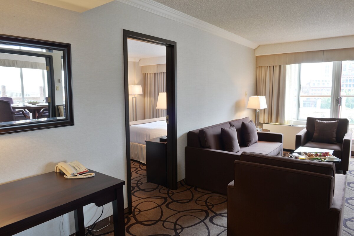 Suite, 1 Bedroom | Hypo-allergenic bedding available, desk, iron/ironing board