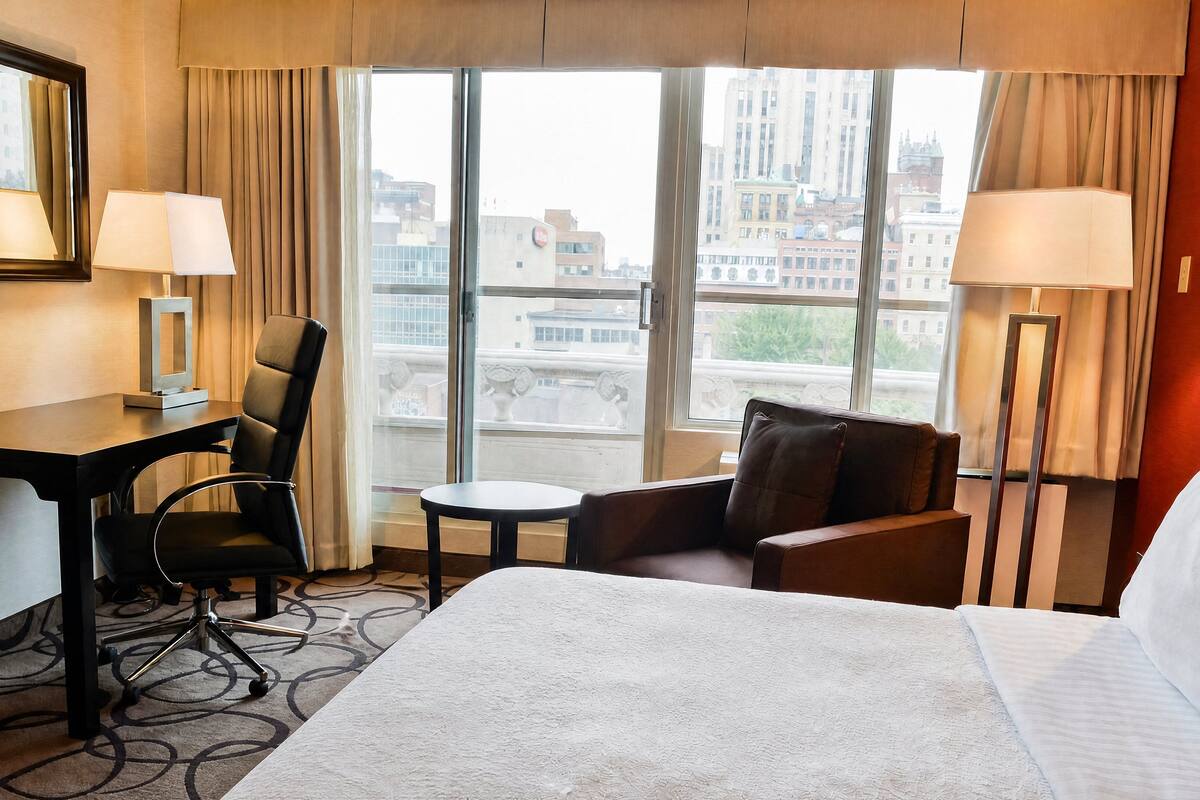 Standard Room, 1 King Bed, Balcony | Hypo-allergenic bedding available, desk, iron/ironing board