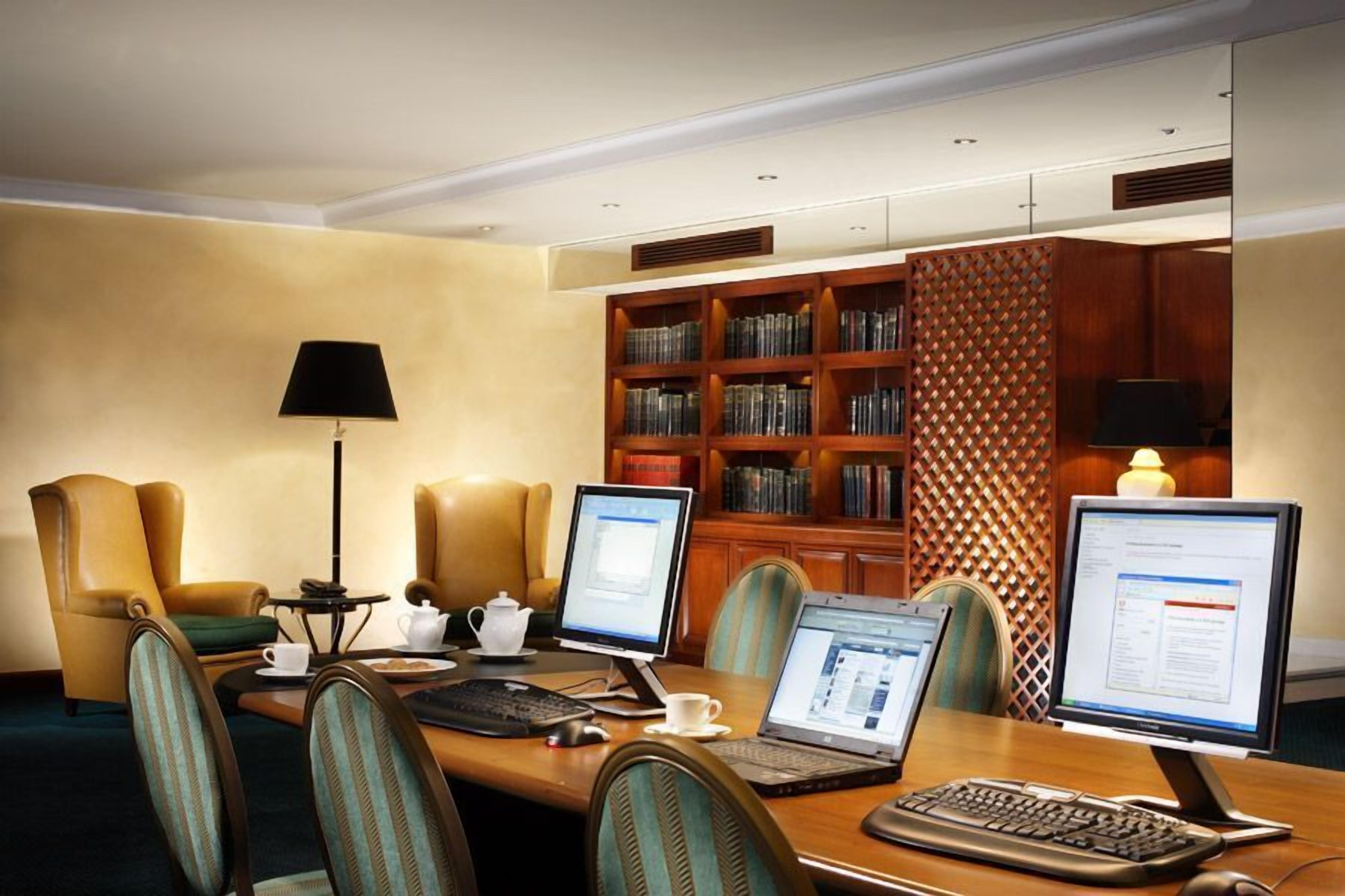 Photo - Royal Olympic Hotel