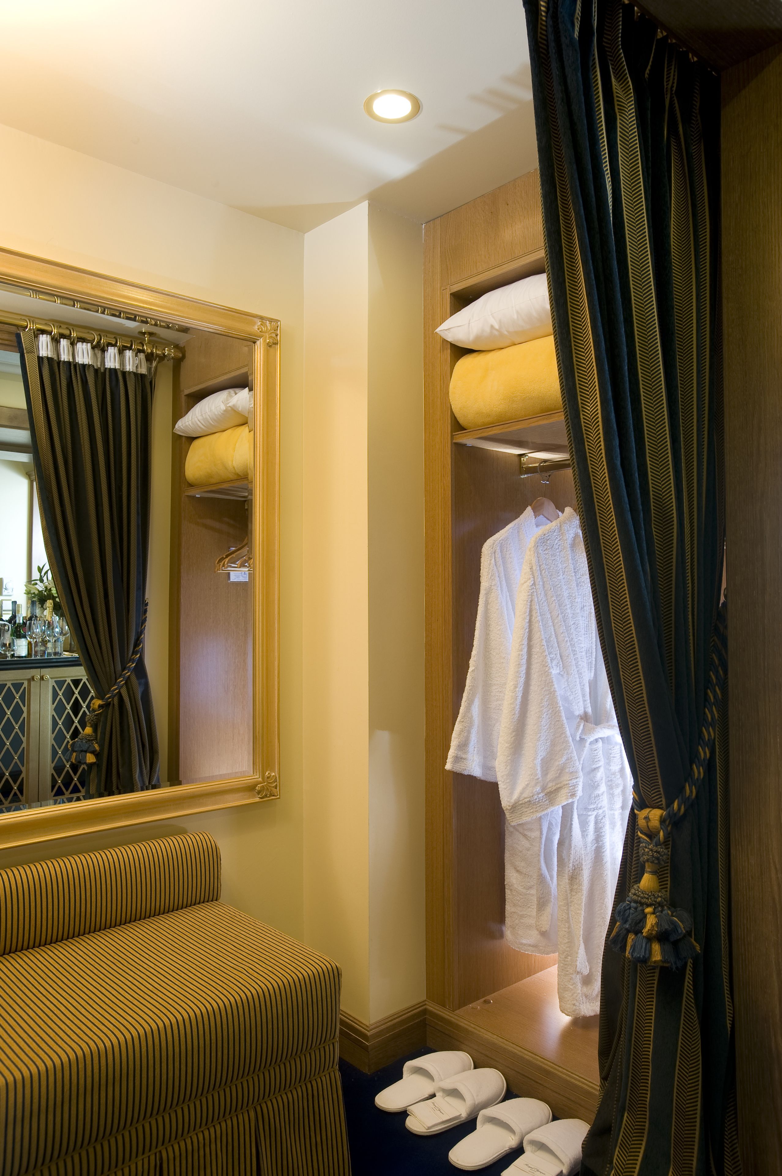 Photo - Royal Olympic Hotel