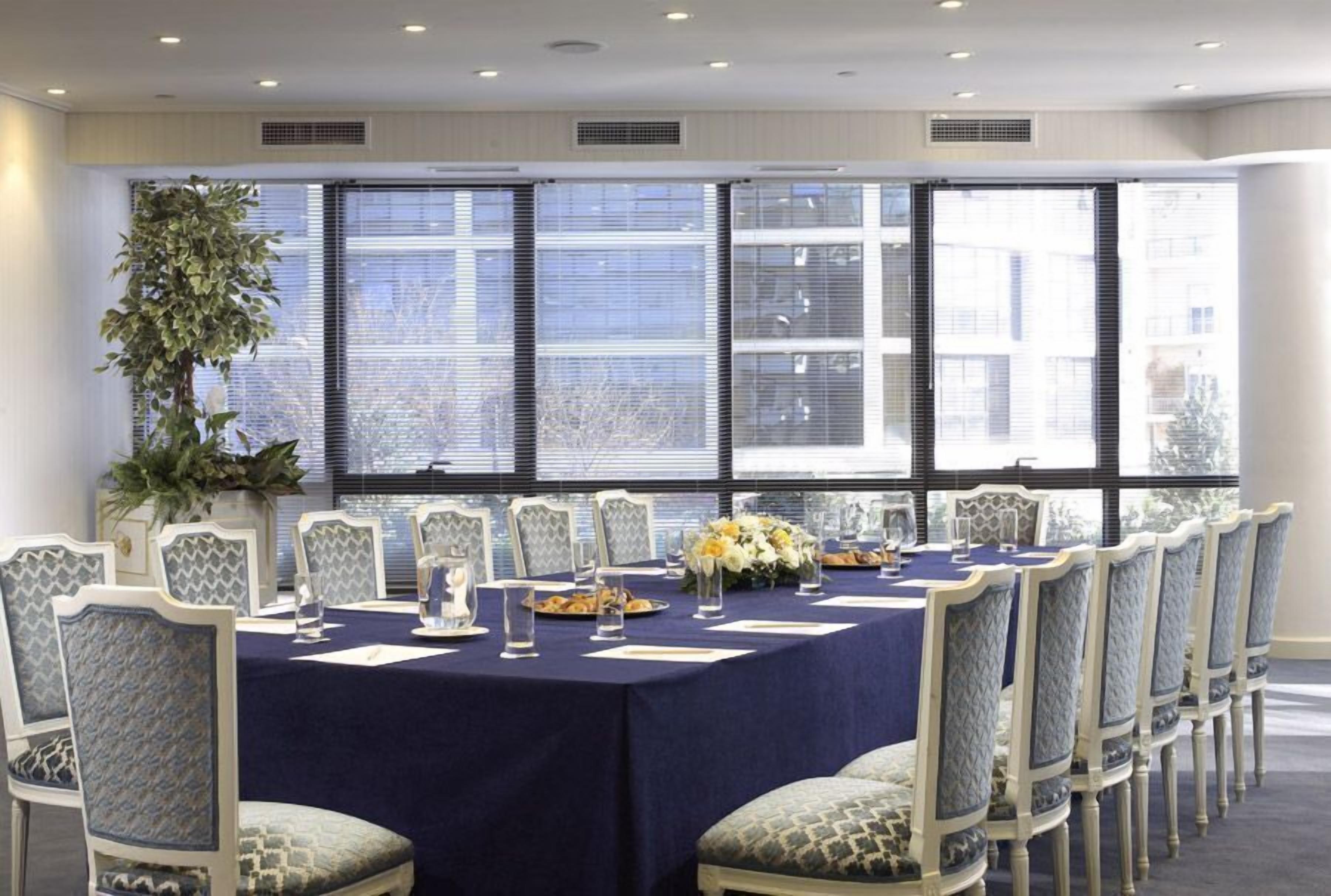 Photo - Royal Olympic Hotel