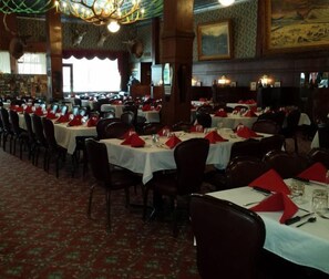 Frokost, lunsj og middag serveres