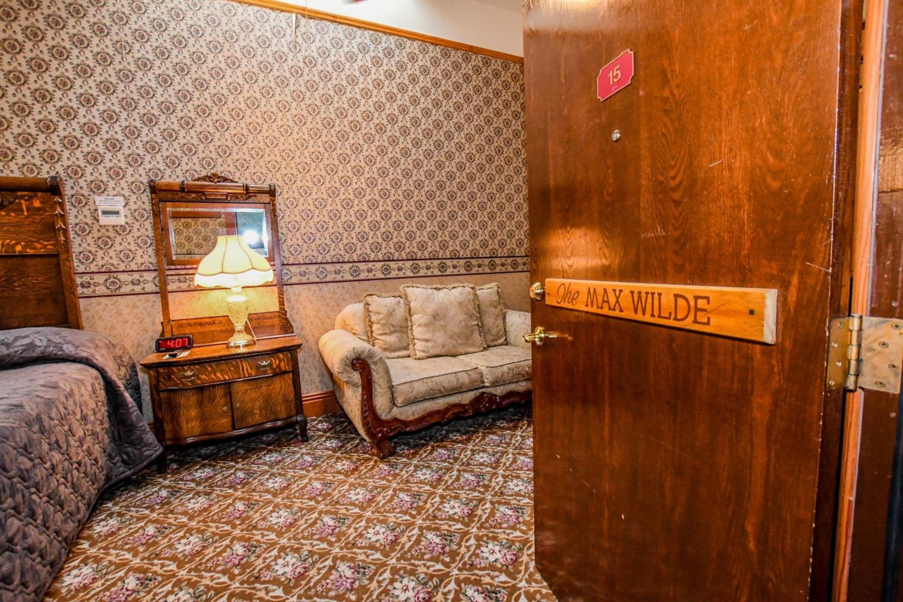 1 bedroom, desk, free wifi, bed sheets