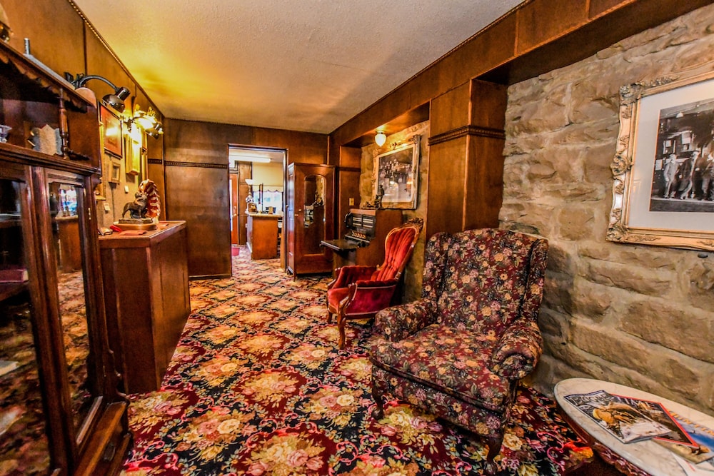 Buffalo Bill's Irma Hotel & Restaurant by null