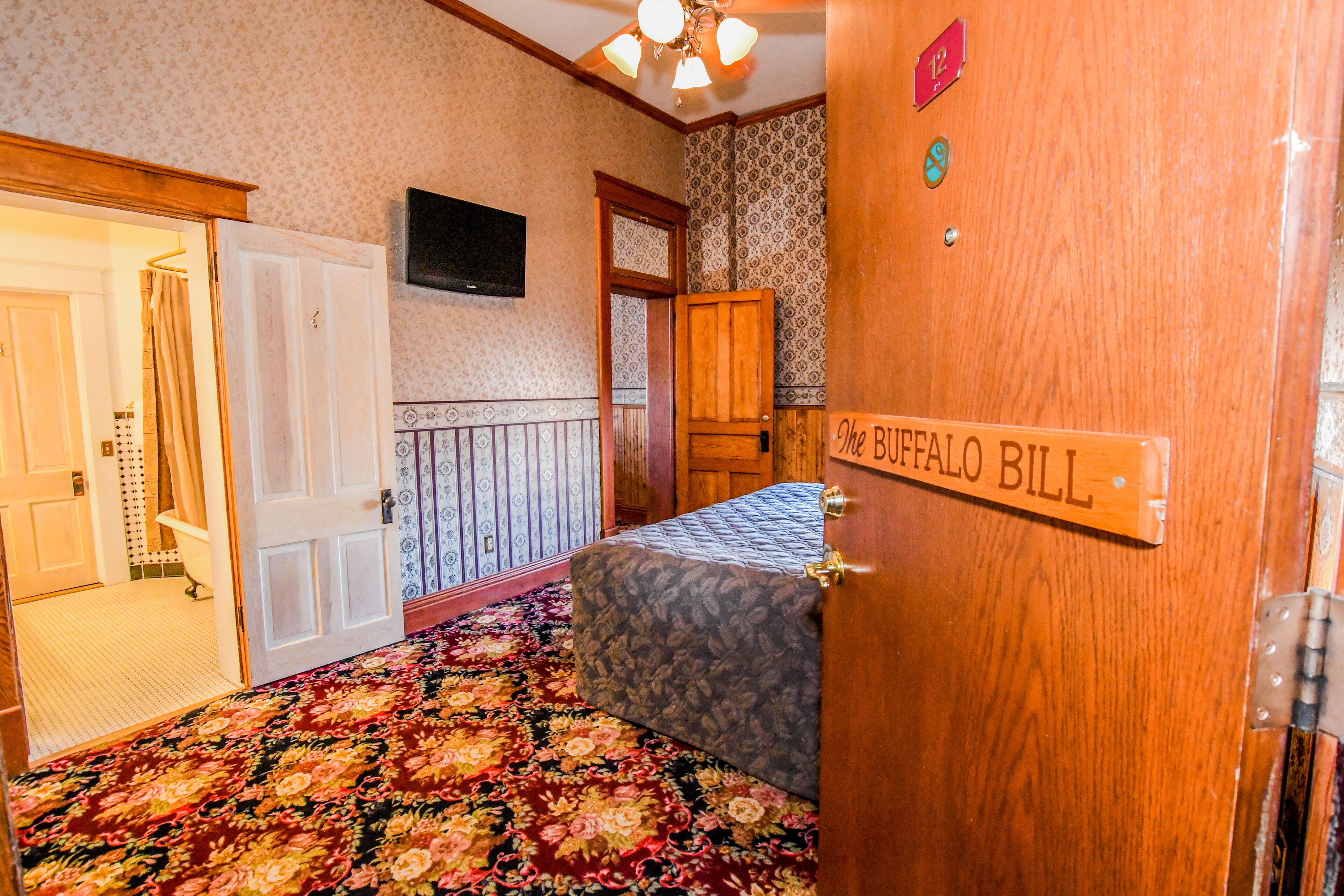 deluxe historic suite, 1 king bed (2nd floor) | 1 bedroom, desk, free wifi, bed sheets