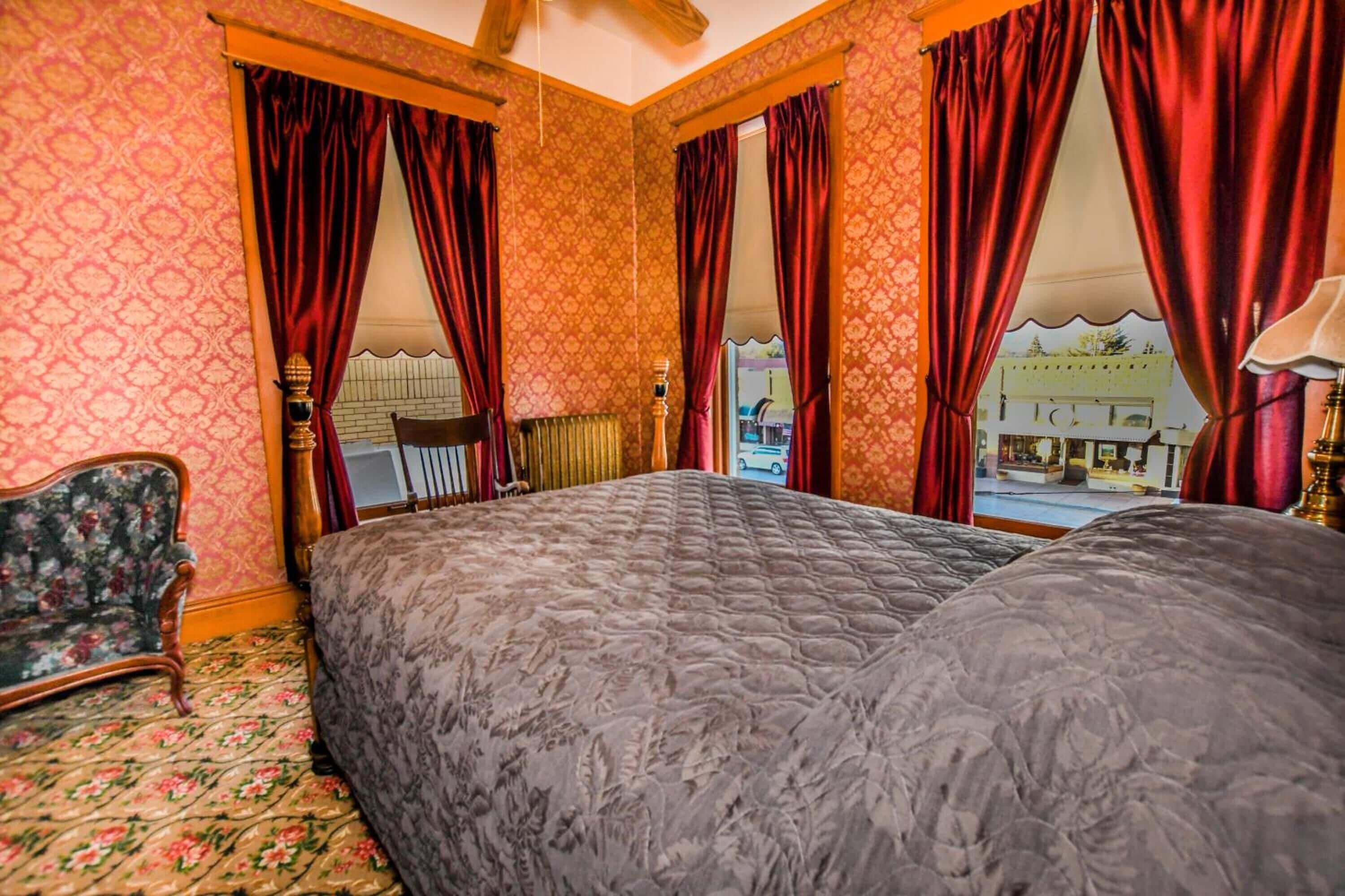 1 bedroom, desk, free wifi, bed sheets