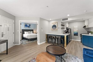 Desk, laptop workspace, iron/ironing board, free cribs/infant beds - The 505 Collection (Atlanta)