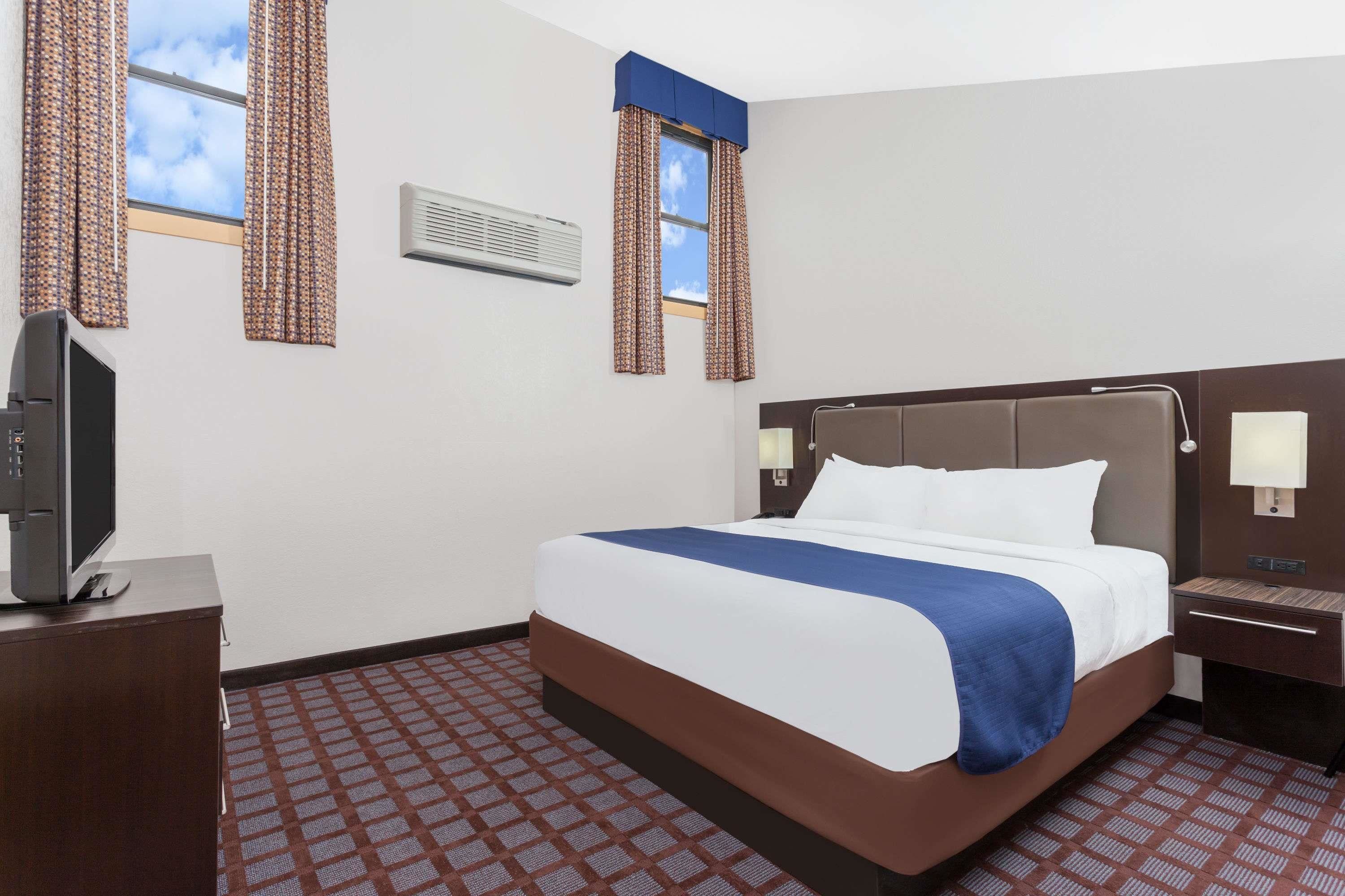 Photo - Days Inn by Wyndham Woodbury Long Island