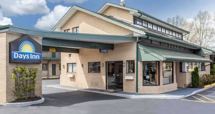 Days Inn by Wyndham Woodbury Long Island