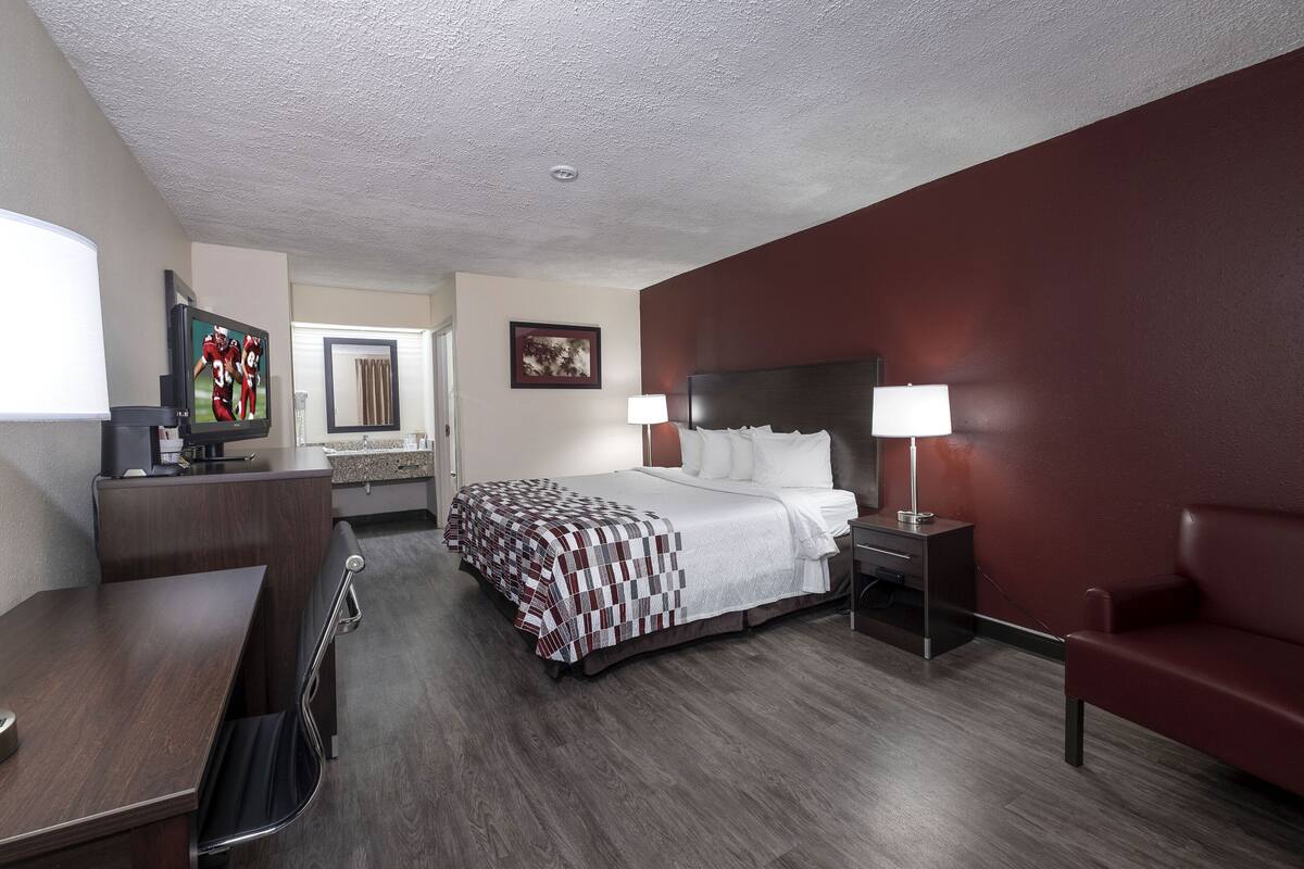 Pillow-top beds, desk, blackout curtains, free WiFi