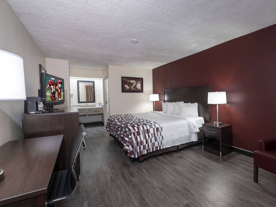 Pillowtop beds, desk, blackout drapes, free WiFi