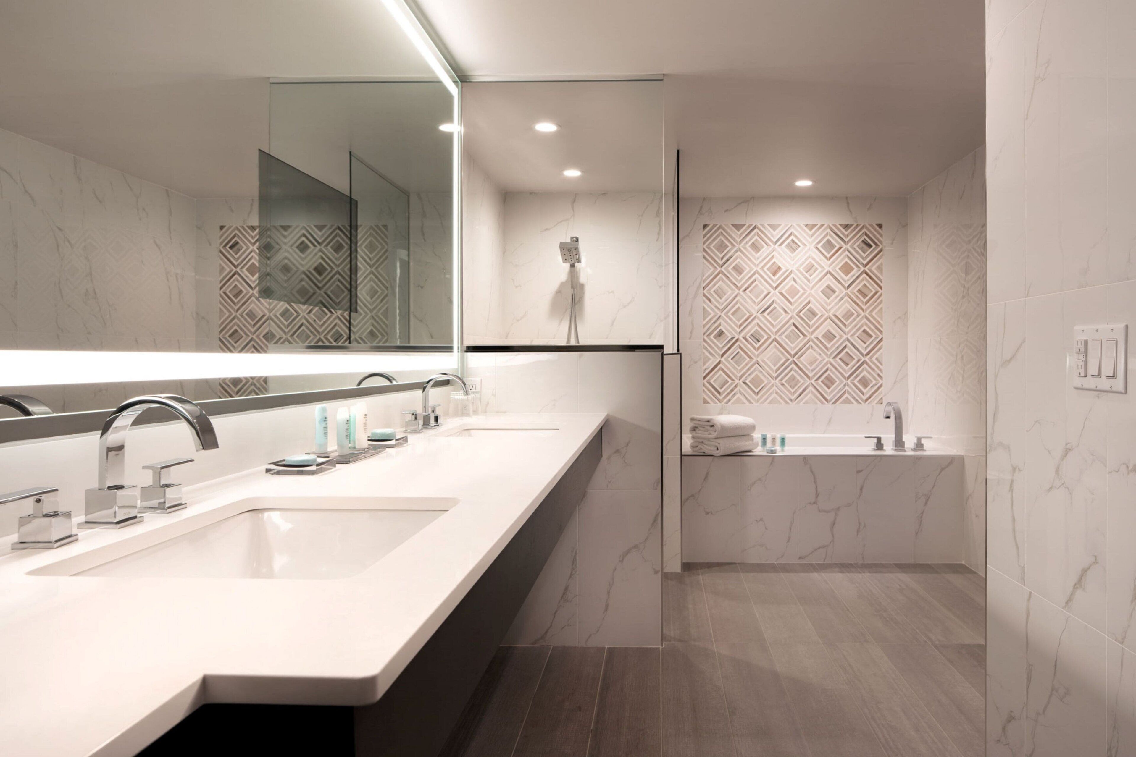 combined shower/bathtub, free toiletries, hair dryer, towels