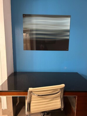 Premium Double Room | Desk, soundproofing, iron/ironing board, bed sheets - Marifah Inn (Salina)