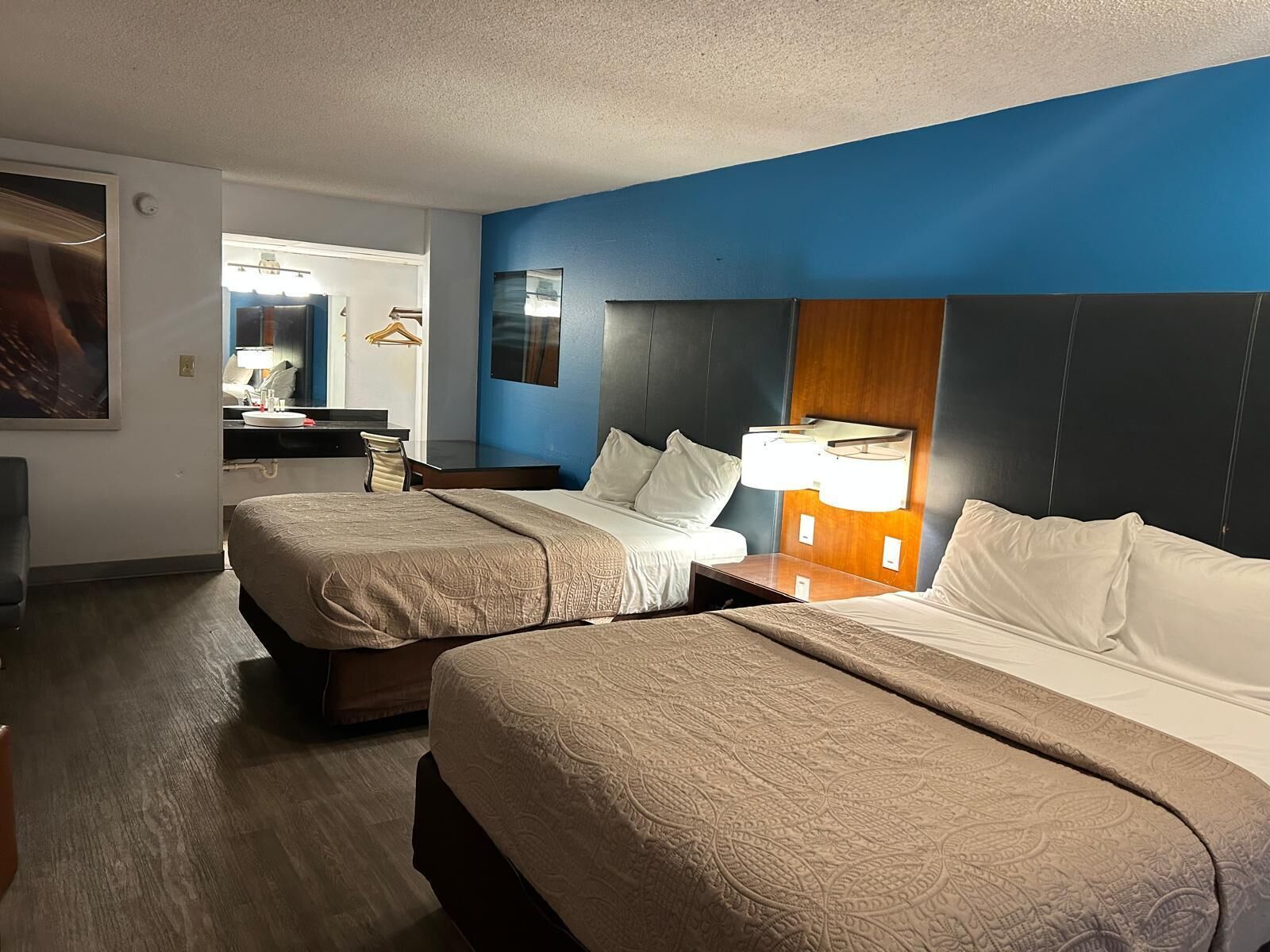 Premium Double Room | Desk, soundproofing, iron/ironing board, bed sheets