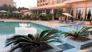 Pool - The Everest Hotel Kathmandu (Kathmandu)
