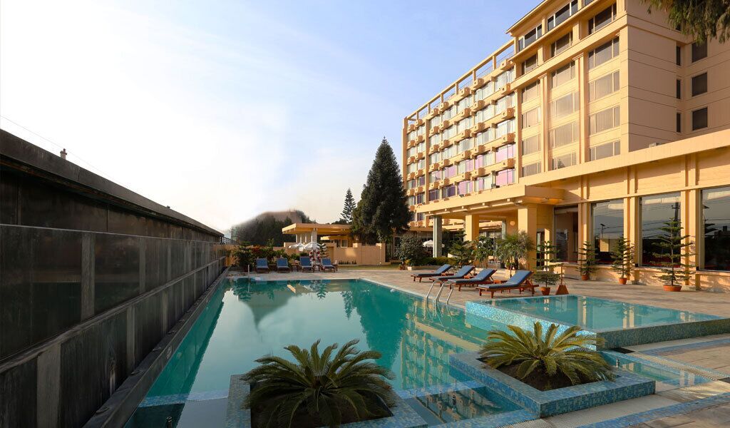 สระว่ายน้ำ