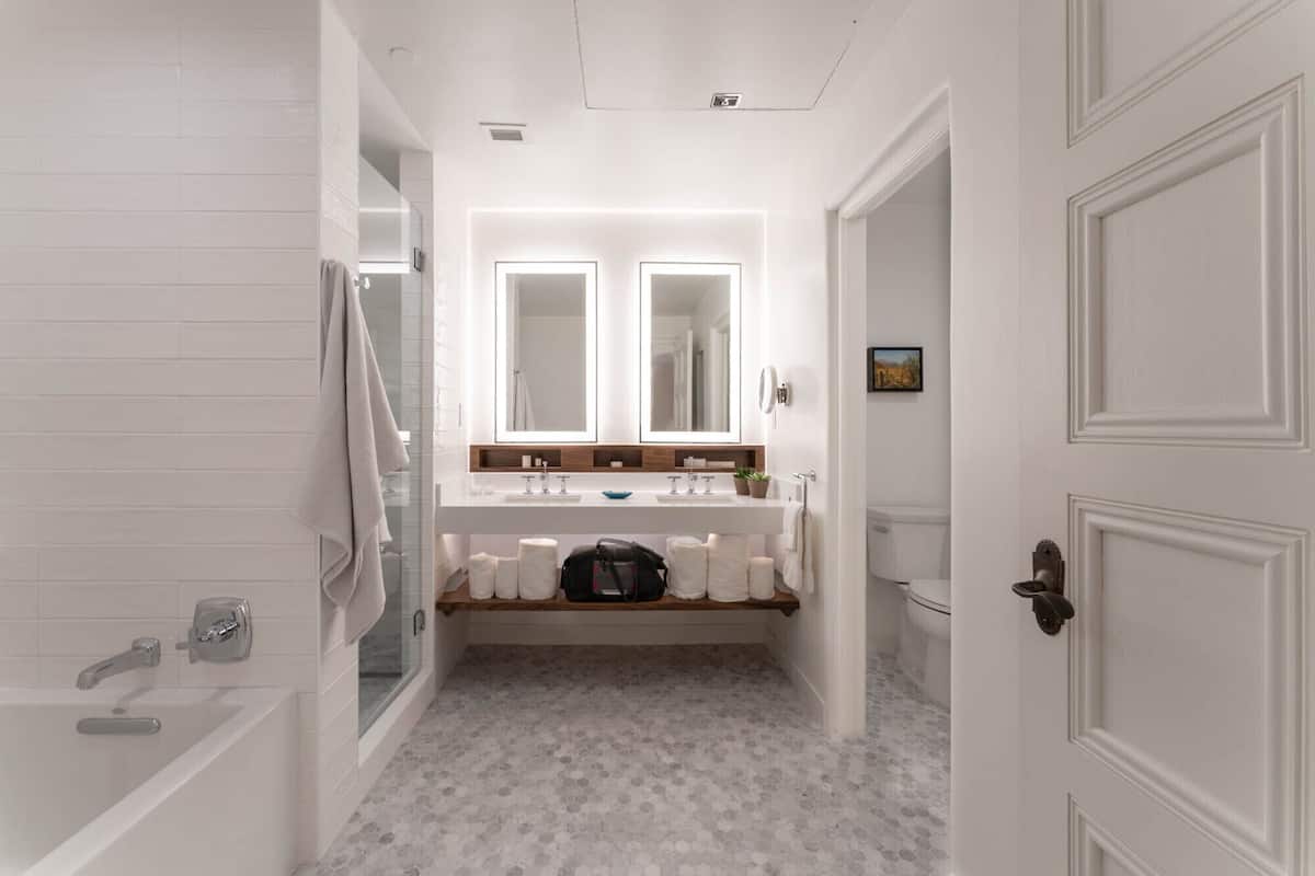 suite, 1 king bed | premium bedding, pillow-top beds, in-room safe, desk