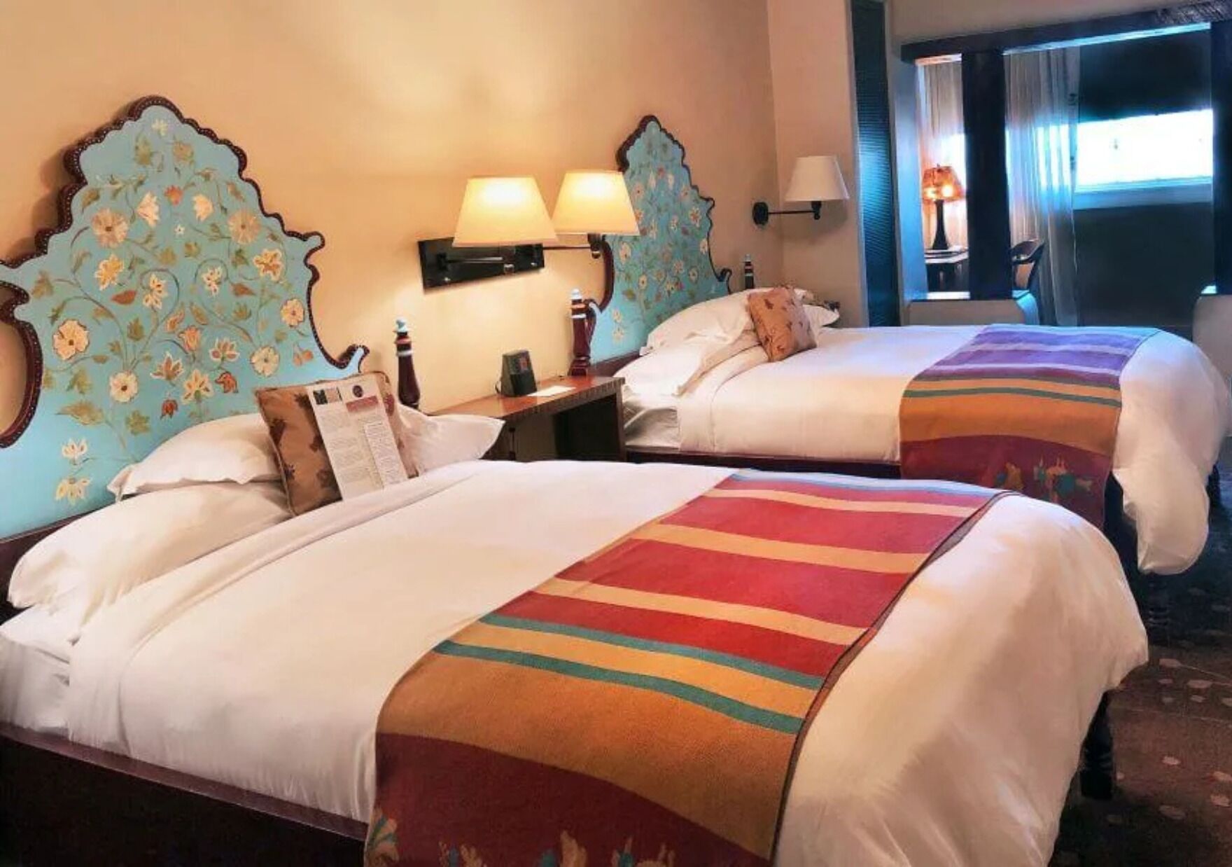 Habitación Deluxe, 2 camas matrimoniales | Ropa de cama de alta calidad y camas con pillow-top 