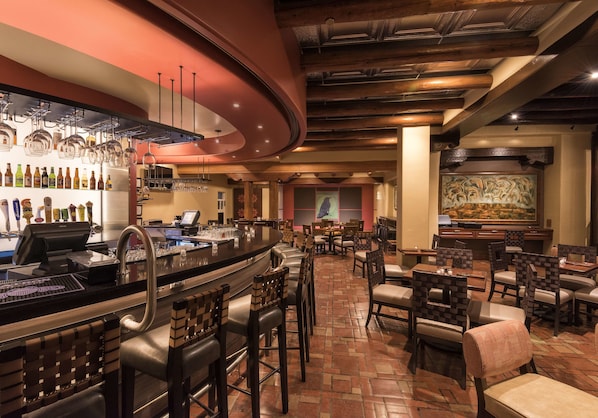 2 bars/lounges