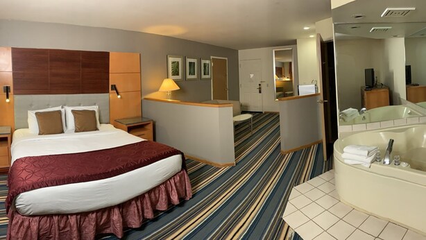 Blackout drapes, iron/ironing board, cribs (free), WiFi (free) - Baymont by Wyndham Waunakee (Waunakee)