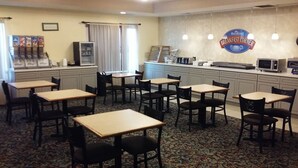 Free daily continental breakfast - Baymont by Wyndham Waunakee (Waunakee)