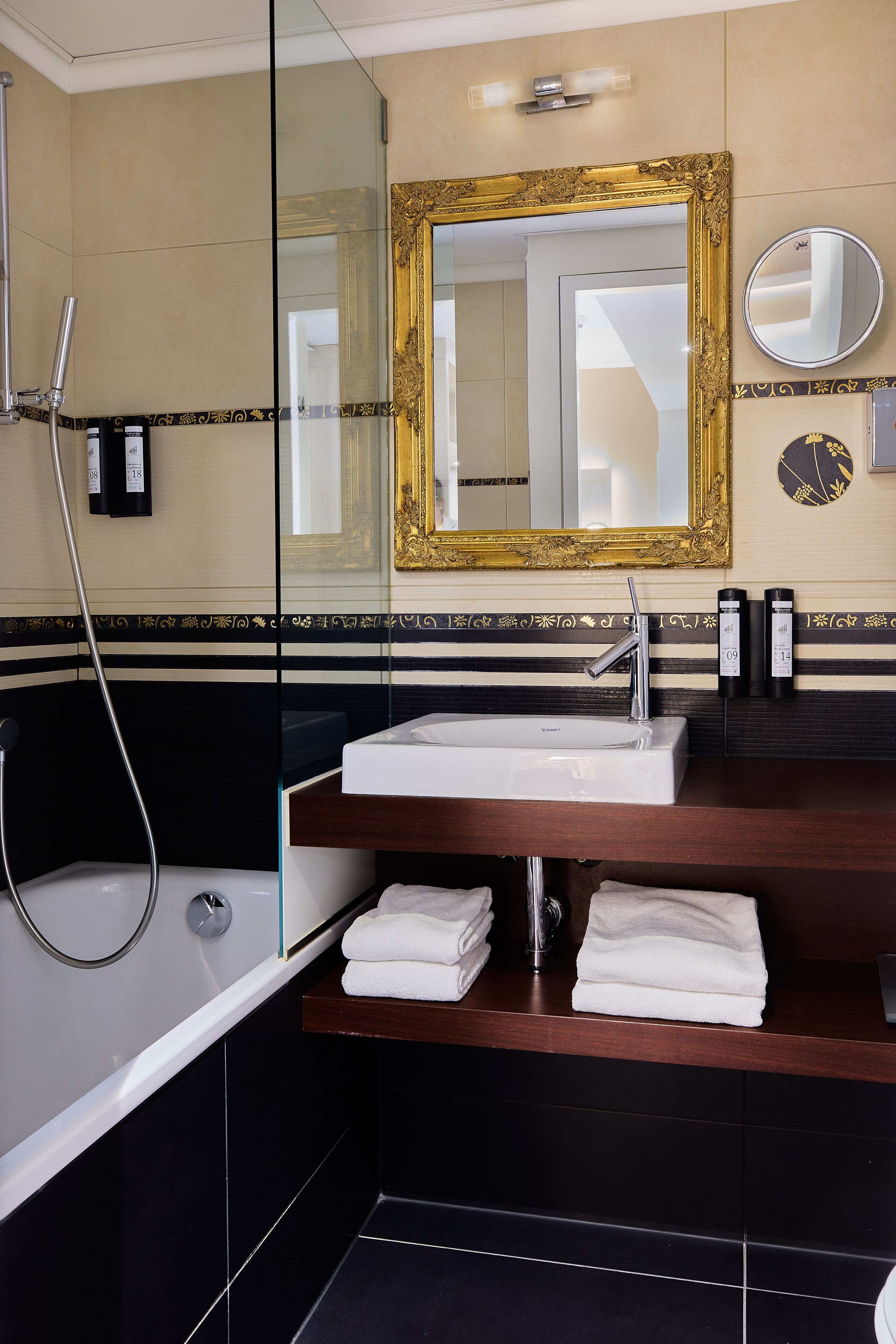 deluxe top view room | bathroom | free toiletries, hair dryer, towels