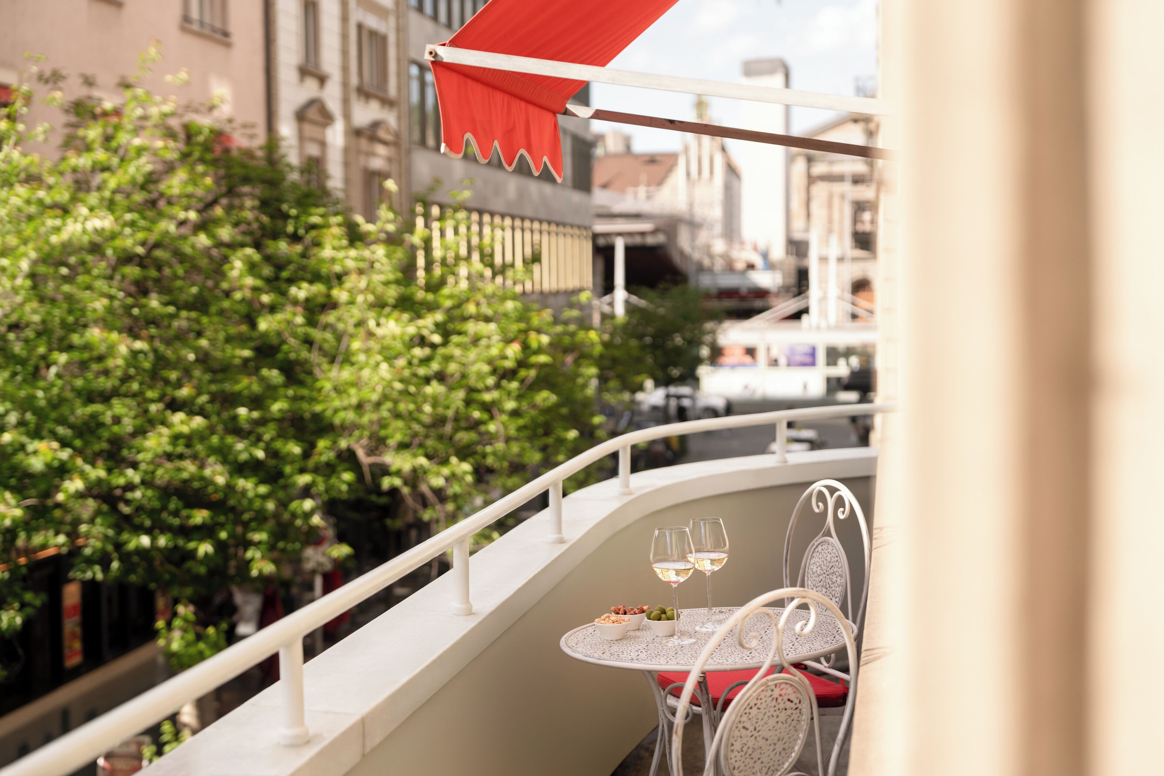Junior Suite, Balcony | Minibar, in-room safe, soundproofing, WiFi (free)