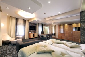 Minibar, in-room safe, soundproofing, free WiFi