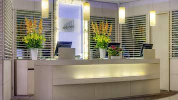 Lobby lounge