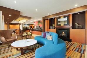 Lobby lounge - Fairfield Inn & Suites Omaha East/Council Bluffs, IA (Council Bluffs)