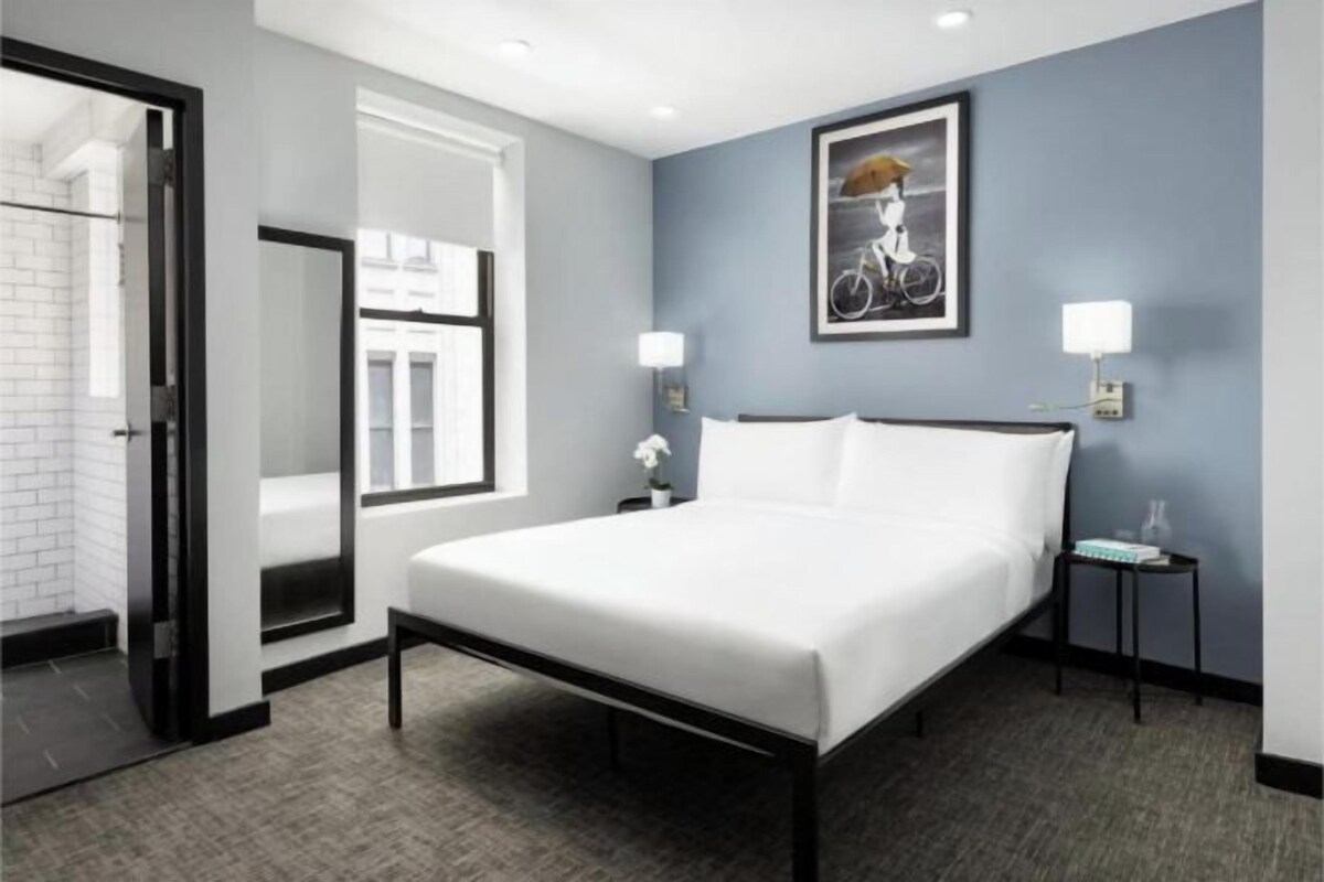 Egyptian cotton sheets, premium bedding, in-room safe, desk