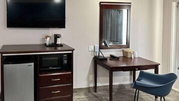 Combined shower/bathtub, eco-friendly toiletries, hair dryer, towels