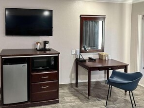 Combined shower/tub, eco-friendly toiletries, hair dryer, towels - Super 8 by Wyndham Mesa Downtown Near Convention Center (Mesa)