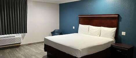 Desk, laptop workspace, iron/ironing board, free WiFi