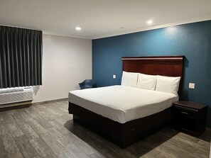 Desk, laptop workspace, iron/ironing board, free WiFi - Super 8 by Wyndham Mesa Downtown Near Convention Center (Mesa)