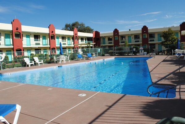 Seasonal outdoor pool, open 8:00 AM to 9:00 PM, pool loungers