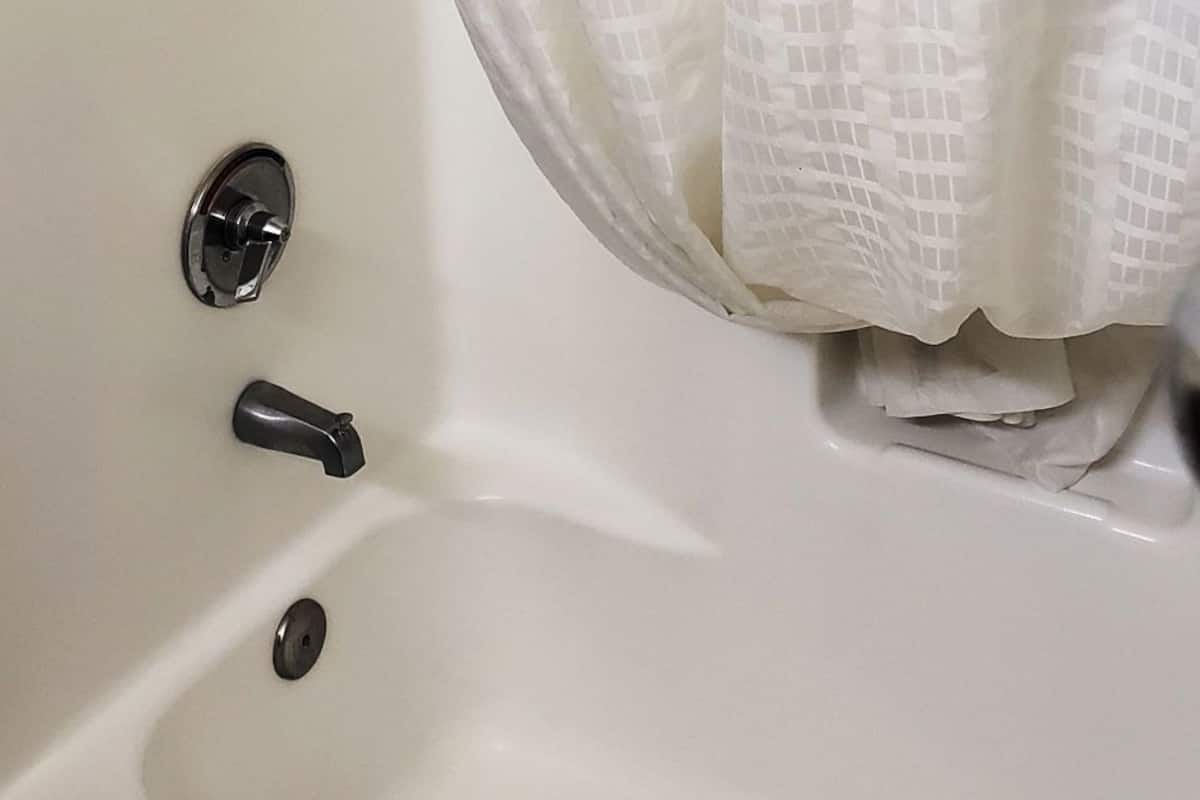 Bathroom | Combined shower/tub, eco-friendly toiletries, hair dryer, towels