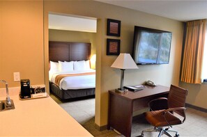 1 King Bed, Suite, Nonsmoking, Upgrade | 客廳