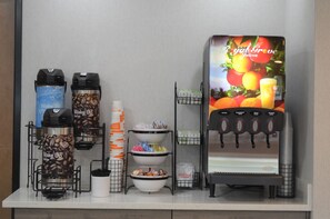 Free daily buffet breakfast  - Comfort Inn & Suites Beaverton - Portland West (Beaverton)